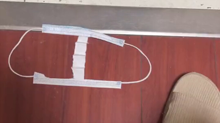 Điều kiện ở nhà quá khó khăn, đành phải tự làm một cái thôi, cũng coi như tận dụng đồ bỏ đi.