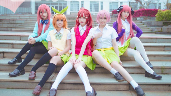 Cosplay the characters from "The Quintessential Quintuplets"
