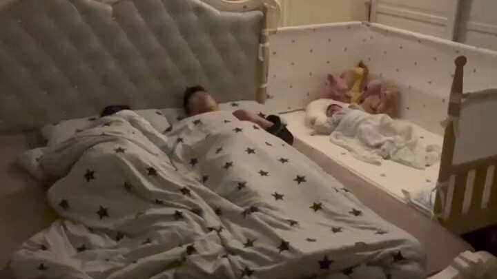 ค่ำคืนหลังมีลูก… การมีลูกไม่ใช่เรื่องของคนเดียว แม้จะช่วยให้นมแม่แทนภรรยาไม่ได้ แต่ก็สามารถช่วยลูกไล