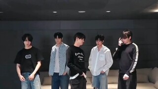 都让让！Dior代言人TXT来了！哥几个拿几个袋子装起来了 好帅但好笑！250219洋抖@Dior