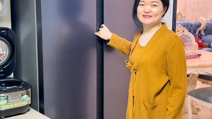 Sister Rong, kept awake by Brother Tang’s snoring, got up at 4:30 a.m. to whip up breakfast for the 