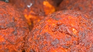 The dirty bao filled with cocoa shells tastes incredibly soft and chewy!
