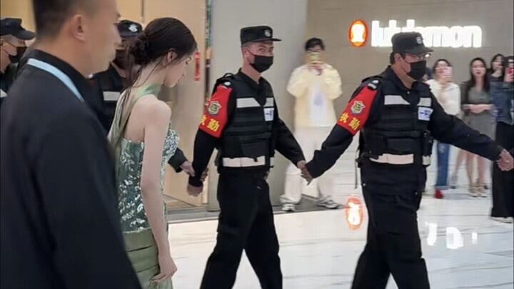 ดาราสาวสายกุยช่าย ถูกทุนใหญ่ตัดแต่งไปหลายรอบแล้วก็ยังคงเติบโตขึ้นมาอย่างแข็งแกร่ง ดูสิ เธอผอมยาวเพรี