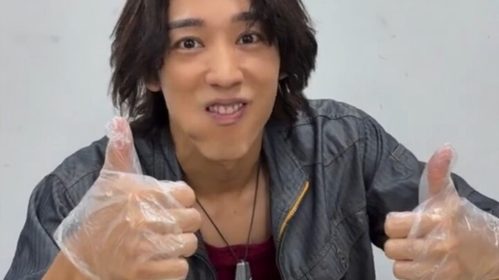 Omega finally gets to enjoy Peking duck!