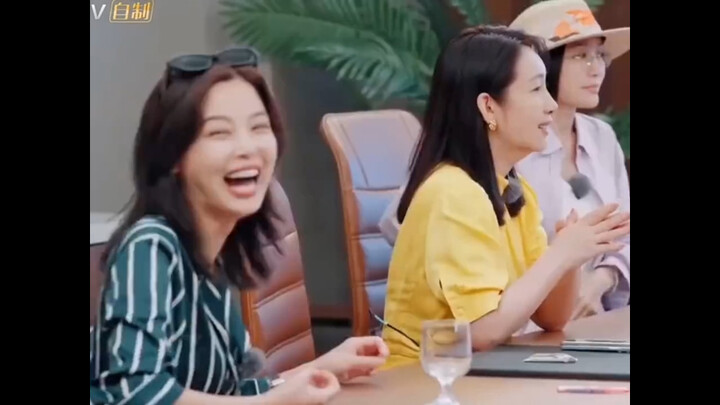 Các bạn chẳng hiểu gì về chị Baba cả! Haha! Phân tích một phen đã đời