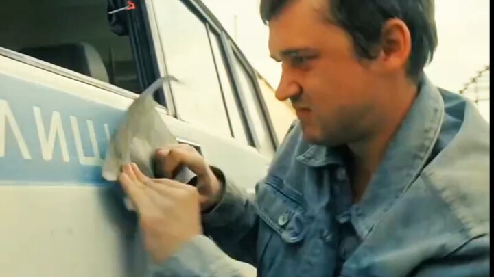 حصل رجل على سيارة مصنوعة من الذهب