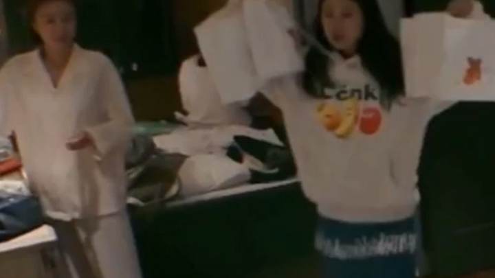 Benar-benar sangat menghangatkan hati, semua orang ingin membuat adik perempuan bahagia #Qin Hailu#H