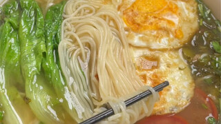 ก๋วยเตี๋ยวน้ำกะหล่ำปลีเปรี้ยว