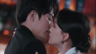 Cold CEO Never Care for Women But Fell For A Girl Who Acciddentally Kiss Him