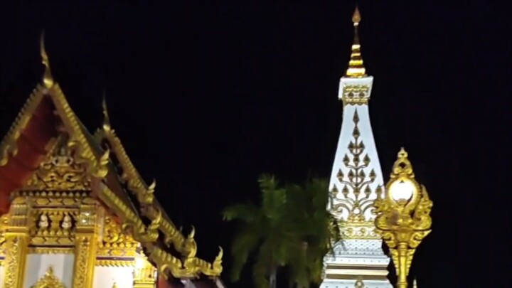 ไหว้พระวันออกพรรษาณวัดพระธาตุพนม