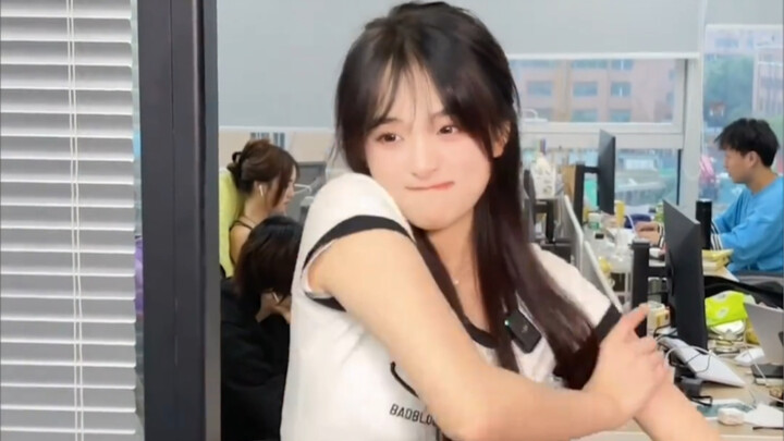 Semakin banyak libur, semakin sering main; semakin sering main, semakin sedikit libur. Jadi, semakin