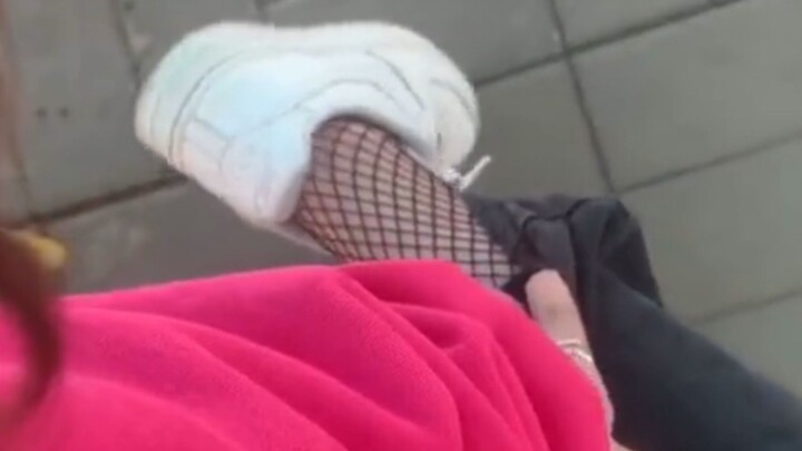 Cố tình mang giày tốc độ đánh đi gặp bạn trai