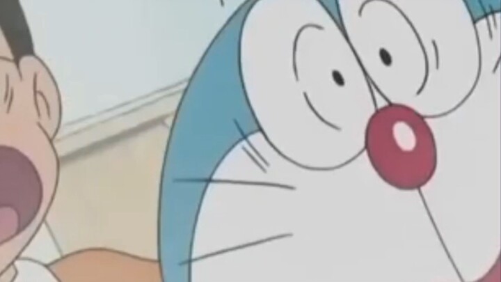 nobita kaget melihat doraemon