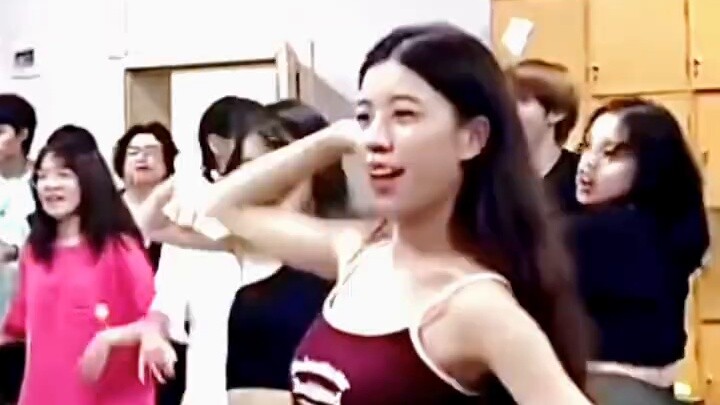 หนังสือเกี่ยวกับการเต้นรำในมหาวิทยาลัยและชมรมเต้นรำที่มีคนอ่านถึง 100,000 คนแล้ว! โอ้โห ดีใจสุดๆ ไปเ