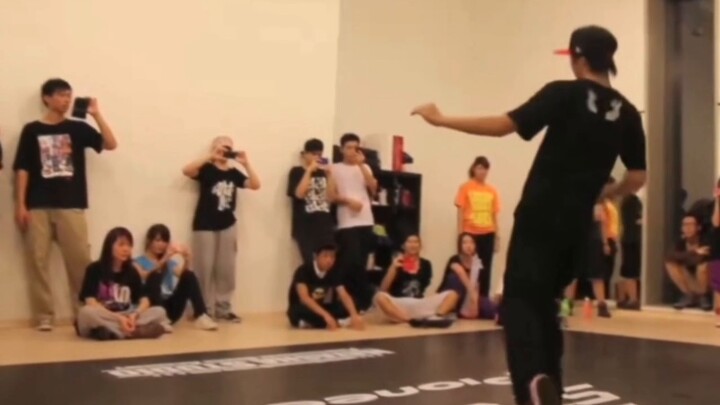 Zando, yang baru berusia 14 tahun, sudah menghasilkan uang untuk menghidupiku~