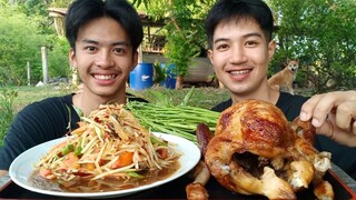 ส้มตำปูปลาร้าแซ่บนัวร์ ไก่ย่างทั้งตัวแซ่บนัวร์มากๆ.