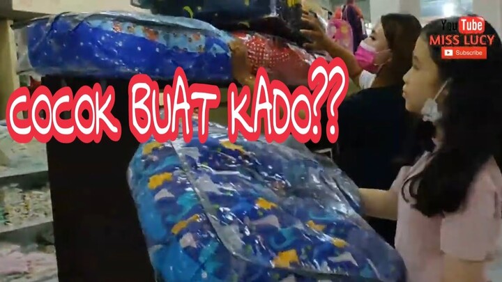 BELI KADO APA YANG COCOK YA??