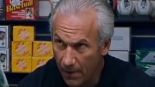 小伙要卖一盒极品收藏卡