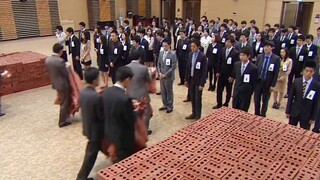 公司居然用砖头发年终奖