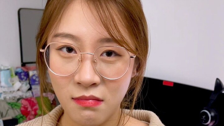 خدع زوجته وقال إنه صادف حبيبته القديمة وحدث بينهما قصة، فانفجرت غاضبة. لكن في النهاية، تبيّن أن الأم