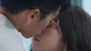 Aku terus menghindari paman CEO yang dingin itu, tapi sekarang dia suamiku