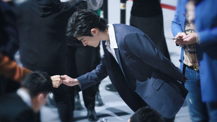 200108 Headline Annual Ceremony Xiao Zhan is the focus of the whole process