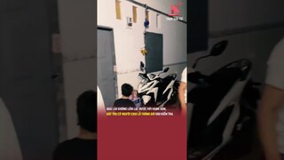 Quá lâu không liên lạc được với hàng xóm, dãy trọ cử người chui lỗ thông gió vào kiểm tra | TGT