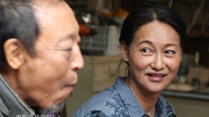 Ternyata saat melihat orang yang dicintai, mata memang bercahaya—ekspresi pasangan yang sedang jatuh