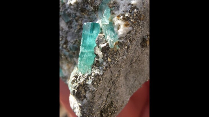 Colombian emeralds & unique minerals 🇨🇴💎 www.esmeraldas.cz