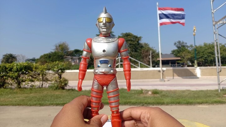 Jumbo A là một mô hình siêu anh hùng bằng nhựa.