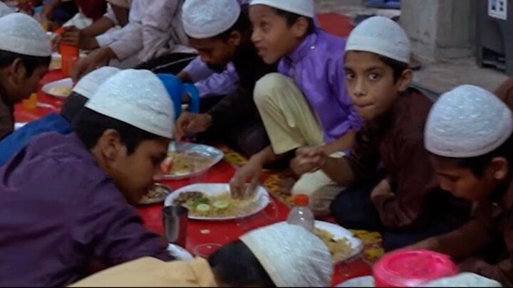 Grandpas Serve Iftar & Mutton Tehari to Madrasa Students ❤️ মাদ্রাসার ছাত্রদের আপ্যায়ন