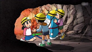 Yang lainnya sedang menambang, Nobita dan sekelompok lainnya sedang menggali buah-buahan.