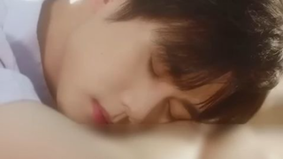 CEO menolak semua wanita, tapi jatuh cinta pada adik temannya yang lebih muda