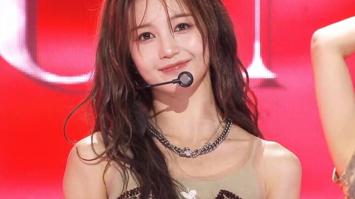 Chinese girl group Go! RED's new song DIAMONDS performs on stage in Korea