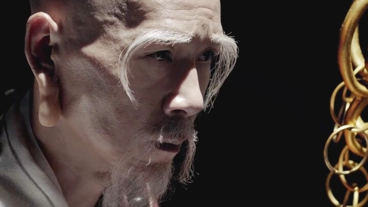 While offering incense to the Buddha statue, the little monk suddenly noticed that the statue was ac