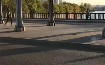 【迪丽热巴】走路都带风！法国偶遇热巴