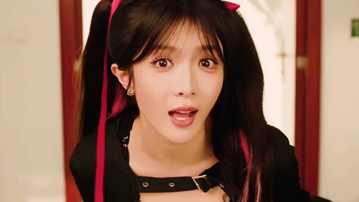 วันแรกที่ถูกจับให้เป็นตัวร้าย ก็โดนนางเอกสาวน้อยแสนหวานของพระเอกดักหน้าประตูบ้านซะแล้ว!