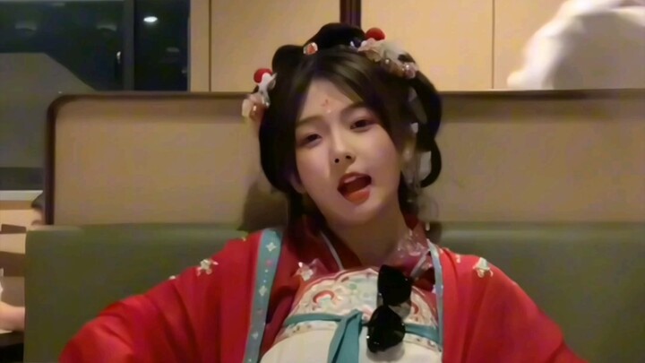 ดวงตาที่หลงรักใครสักคนโกหกไม่ได้หรอก ไม่เชื่อก็ไปถาม…｜รุ่นพี่สาวแก้แค้น