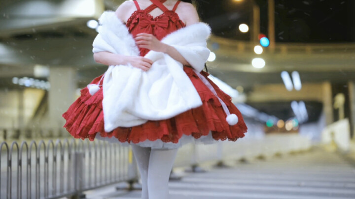 Mau coba pakai setelan ini ketika kencan dengan Nona Fu La dan Li Zeyan saat Imlek nggak ya~?