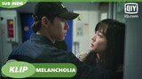 Seung-yoo menangkap Yoon-soo dari jatuh [INDO SUB] | Melancholia Ep.1 | iQiyi Indonesia