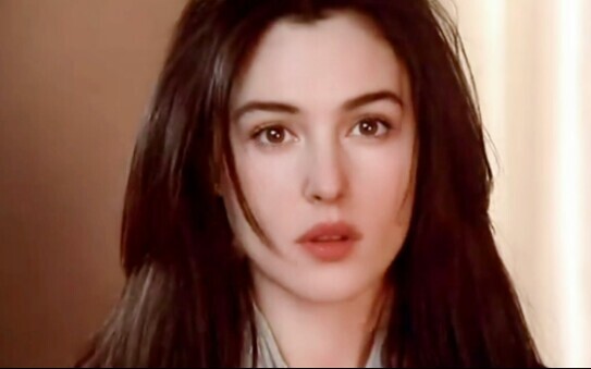 Monica Bellucci was so gorgeous when she was young!