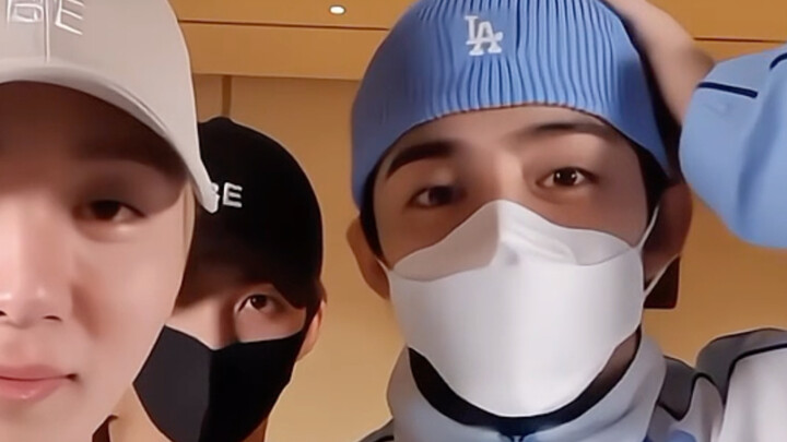 When Che Li joins the members’ livestream, they’re like: