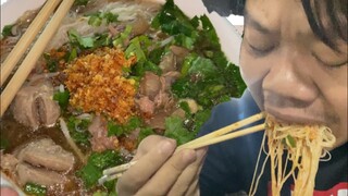 ก๋วยเตี๋ยวเนื้อเปื่อยๆลูกชิ้นเอ็น น้ำซุปนัวๆ รสเด็ดมากๆ MRพาหิว