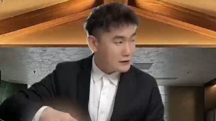 آداب الشرب على مائدة الخمر: عندما يعلو كأسي فوق كأس الأكبر سنًا