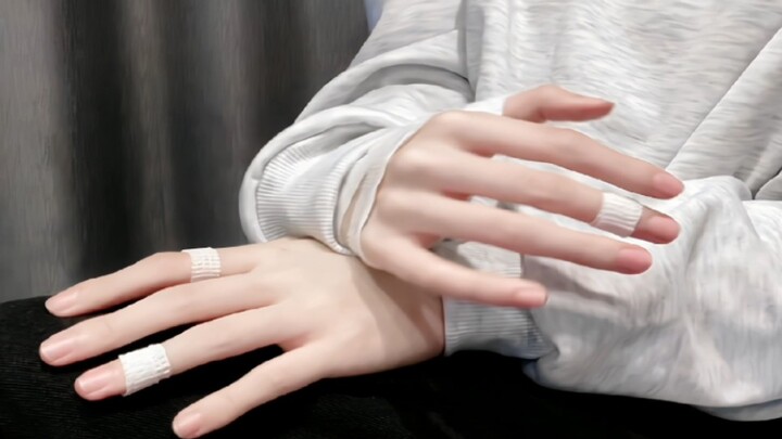 Hand-Drawn Novel That Satisfies Bookworms’ Fantasies