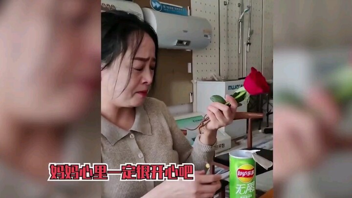 Different mothers shared their reactions: their sons secretly bought flowers, only to be met with di