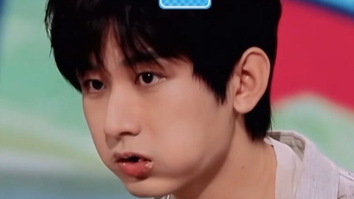 เฉิงอี้โทรคุยผ่านวิดีโอคอลแล้วโบกมือลา