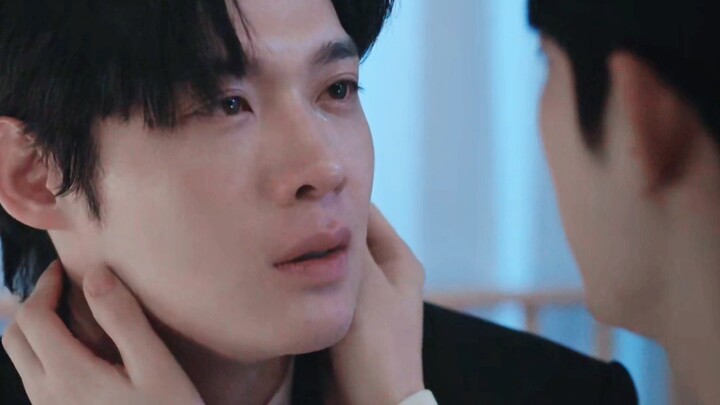 As soon as Chaeha shed a tear, he forgave her! I almost thought I’d end up kneeling alongside him, b