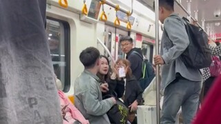 又一位地铁判官诞生，黑小伙好样的！