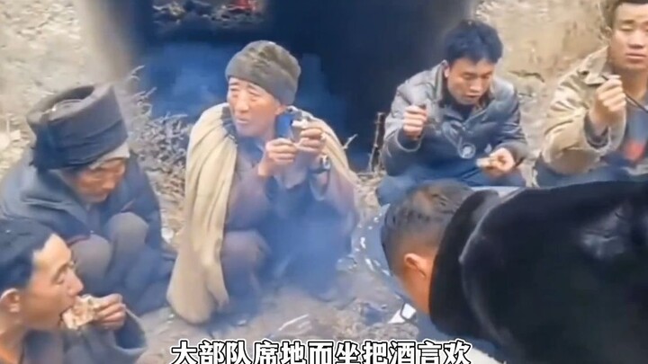 Sáng nuôi lợn xóa đói giảm nghèo, chiều ăn thịt lợn béo múp; nghiêm cấm đi vệ sinh trên giường; danh